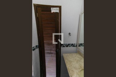Casa de condomínio à venda com 300m², 3 quartos e 2 vagasBanheiro Externo