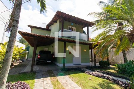 Casa de condomínio à venda com 300m², 3 quartos e 2 vagasFachada