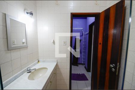 Casa à venda com 213m², 4 quartos e 1 vagaBanheiro da Suíte 2