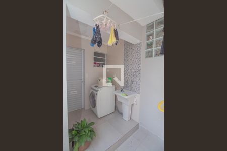 Casa à venda com 125m², 3 quartos e 2 vagas Casa à venda com 125m², 3 quartos e 2 vagasLavanderia