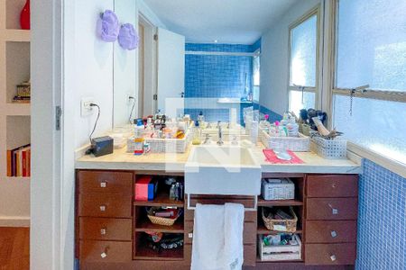 Apartamento à venda com 180m², 3 quartos e 3 vagasBanheiro da Suíte 2