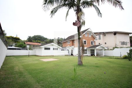 Casa para alugar com 893m², 4 quartos e 5 vagasÁrea externa 