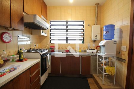 Casa para alugar com 893m², 4 quartos e 5 vagasCozinha 