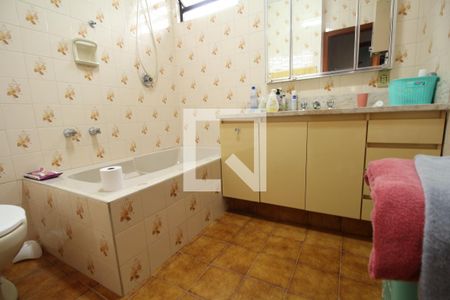 Casa para alugar com 893m², 4 quartos e 5 vagasBanheiro 2