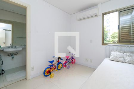 Apartamento à venda com 218m², 3 quartos e 3 vagasSuíte 3