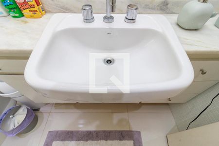 Apartamento à venda com 218m², 3 quartos e 3 vagasSuíte 2 - Banheiro