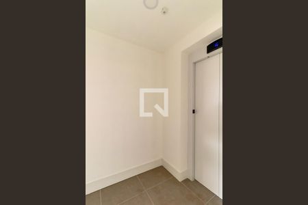 Apartamento à venda com 149m², 3 quartos e 2 vagas Apartamento à venda com 149m², 3 quartos e 2 vagasHall do elevador privativo