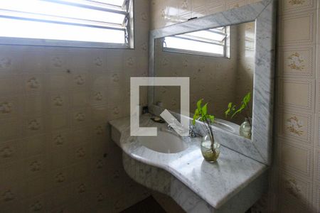 Casa à venda com 200m², 3 quartos e 4 vagasBanheiro social