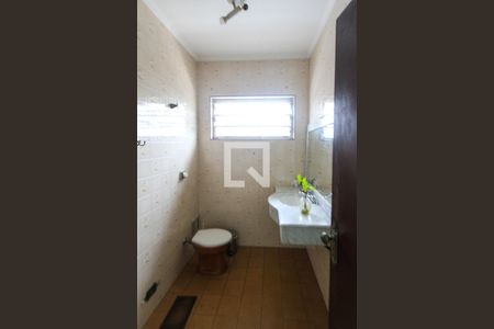 Casa à venda com 200m², 3 quartos e 4 vagasBanheiro social