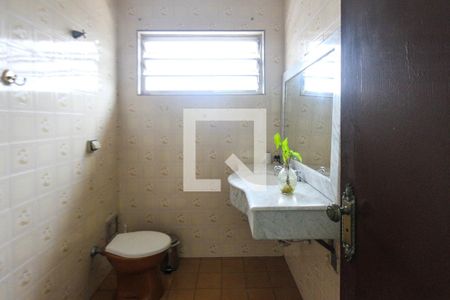 Casa à venda com 200m², 3 quartos e 4 vagasBanheiro social