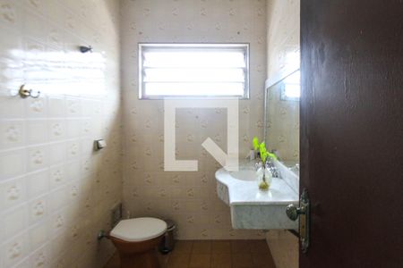 Casa à venda com 200m², 3 quartos e 4 vagasBanheiro social