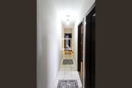 Casa à venda com 200m², 3 quartos e 4 vagasCorredor