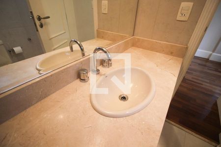 Apartamento à venda com 197m², 3 quartos e 3 vagasBanheiro da Suíte 3