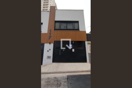 Casa à venda com 174m², 3 quartos e 3 vagasFachada + Placa