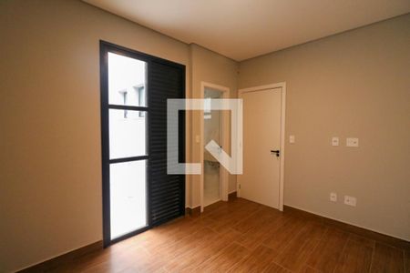 Casa à venda com 174m², 3 quartos e 3 vagasSuíte 1