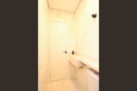 Casa à venda com 174m², 3 quartos e 3 vagasBanheiro da Suíte 2