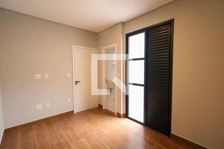 Casa à venda com 174m², 3 quartos e 3 vagasSuíte 2