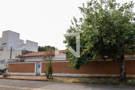 Casa à venda com 215m², 3 quartos e 2 vagasFachada