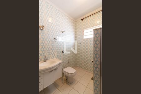 Casa à venda com 215m², 3 quartos e 2 vagasBanheiro