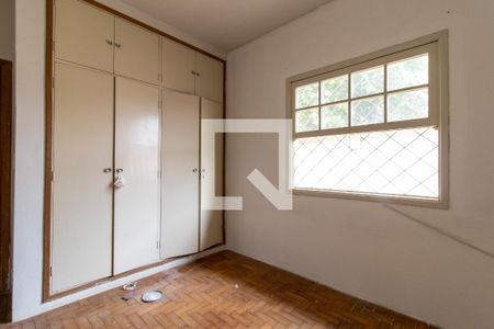 Casa à venda com 215m², 3 quartos e 2 vagasQuarto 2