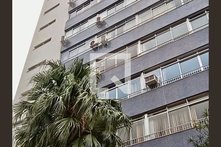 Apartamento para alugar com 241m², 5 quartos e 2 vagasFachada com cartaz QA
