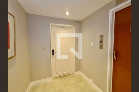 Apartamento para alugar com 241m², 5 quartos e 2 vagasHall