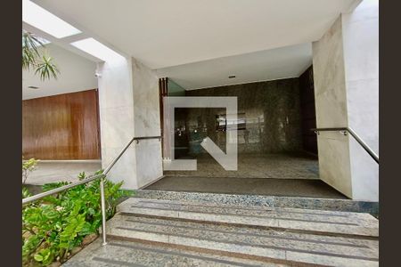 Apartamento para alugar com 241m², 5 quartos e 2 vagasPortaria