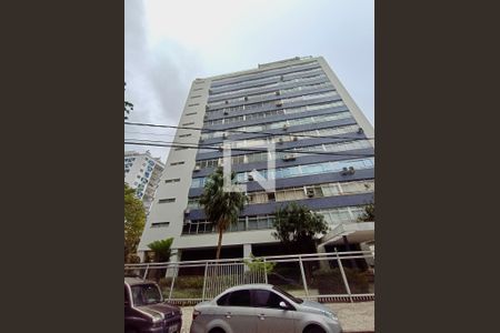 Apartamento para alugar com 241m², 5 quartos e 2 vagasFachada com cartaz QA