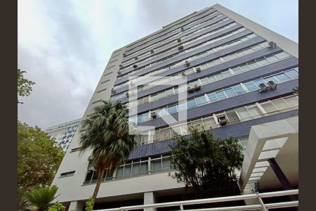 Apartamento para alugar com 241m², 5 quartos e 2 vagasFachada com cartaz QA