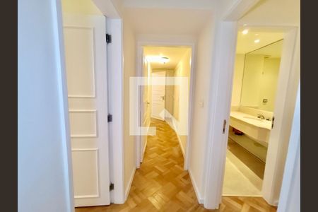 Apartamento para alugar com 241m², 5 quartos e 2 vagasCorredor