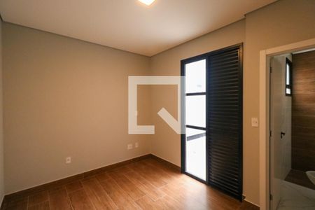 Casa à venda com 174m², 3 quartos e 3 vagasSuíte 1