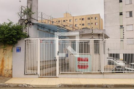 Apartamento à venda com 58m², 2 quartos e 1 vagaFachada - Placa instalada no muro do condomínio