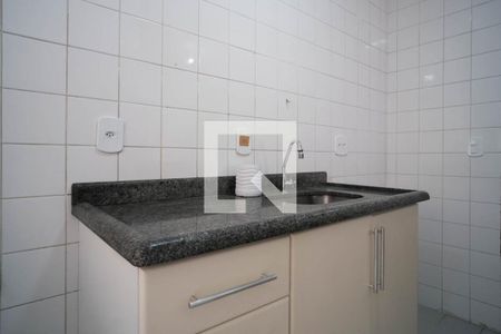 Cozinha de apartamento para alugar com 2 quartos, 51m² em Vila Guilhermina, São Paulo