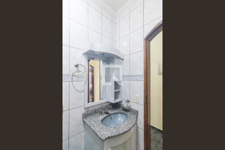 Casa à venda com 252m², 3 quartos e 2 vagasBanheiro