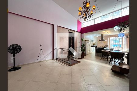 Sala de casa à venda com 4 quartos, 234m² em Mirandópolis, São Paulo