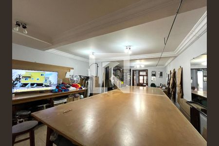 Casa à venda com 234m², 4 quartos e 2 vagas Casa à venda com 234m², 4 quartos e 2 vagasSalão