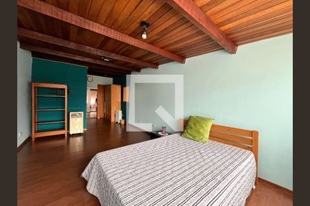 Casa à venda com 234m², 4 quartos e 2 vagas Casa à venda com 234m², 4 quartos e 2 vagasSuite