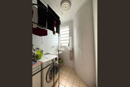 Casa à venda com 234m², 4 quartos e 2 vagas Casa à venda com 234m², 4 quartos e 2 vagasÁrea de Serviço