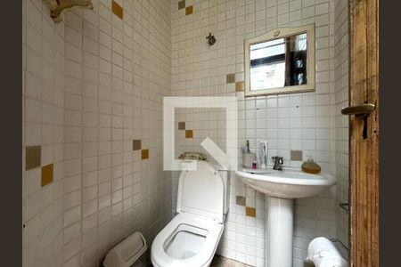 Casa à venda com 234m², 4 quartos e 2 vagas Casa à venda com 234m², 4 quartos e 2 vagasBanheiro de Serviço