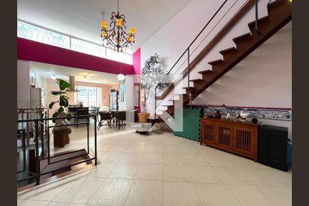 Sala de casa à venda com 4 quartos, 234m² em Mirandópolis, São Paulo