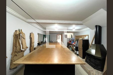 Casa à venda com 234m², 4 quartos e 2 vagas Casa à venda com 234m², 4 quartos e 2 vagasSalão