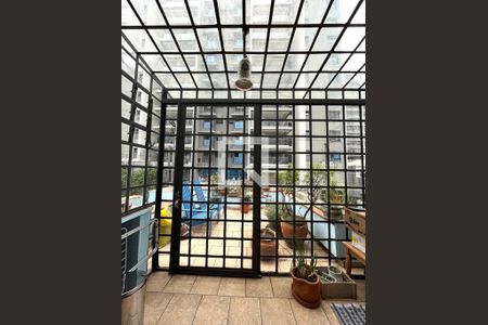 Casa à venda com 234m², 4 quartos e 2 vagas Casa à venda com 234m², 4 quartos e 2 vagasVaranda