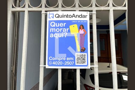 Casa à venda com 234m², 4 quartos e 2 vagas Casa à venda com 234m², 4 quartos e 2 vagasPlaquinha