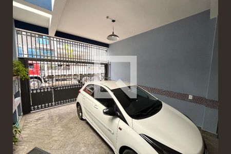 Casa à venda com 234m², 4 quartos e 2 vagas Casa à venda com 234m², 4 quartos e 2 vagasGaragem