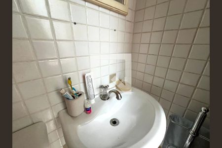 Casa à venda com 234m², 4 quartos e 2 vagas Casa à venda com 234m², 4 quartos e 2 vagasBanheiro de Serviço