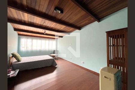 Casa à venda com 234m², 4 quartos e 2 vagas Casa à venda com 234m², 4 quartos e 2 vagasSuite