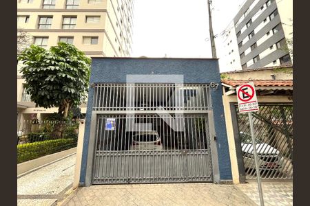 Casa à venda com 234m², 4 quartos e 2 vagas Casa à venda com 234m², 4 quartos e 2 vagasFachada