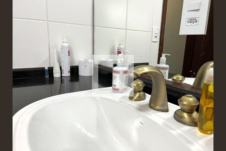 Casa à venda com 234m², 4 quartos e 2 vagas Casa à venda com 234m², 4 quartos e 2 vagasBanheiro Corredor