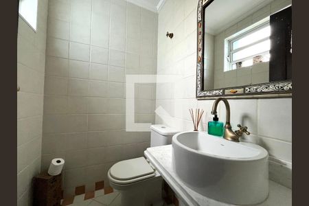 Casa à venda com 234m², 4 quartos e 2 vagas Casa à venda com 234m², 4 quartos e 2 vagasLavabo