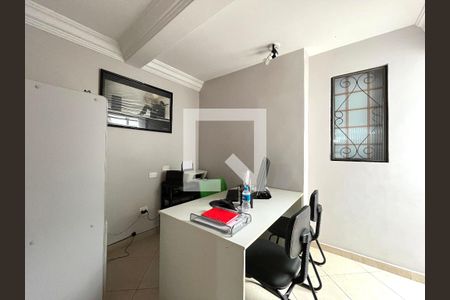 Casa à venda com 234m², 4 quartos e 2 vagas Casa à venda com 234m², 4 quartos e 2 vagasEscritório